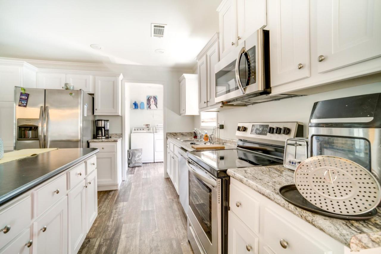 Charleston Home With Porch - 3 Mi To Folly Beach! Buitenkant foto